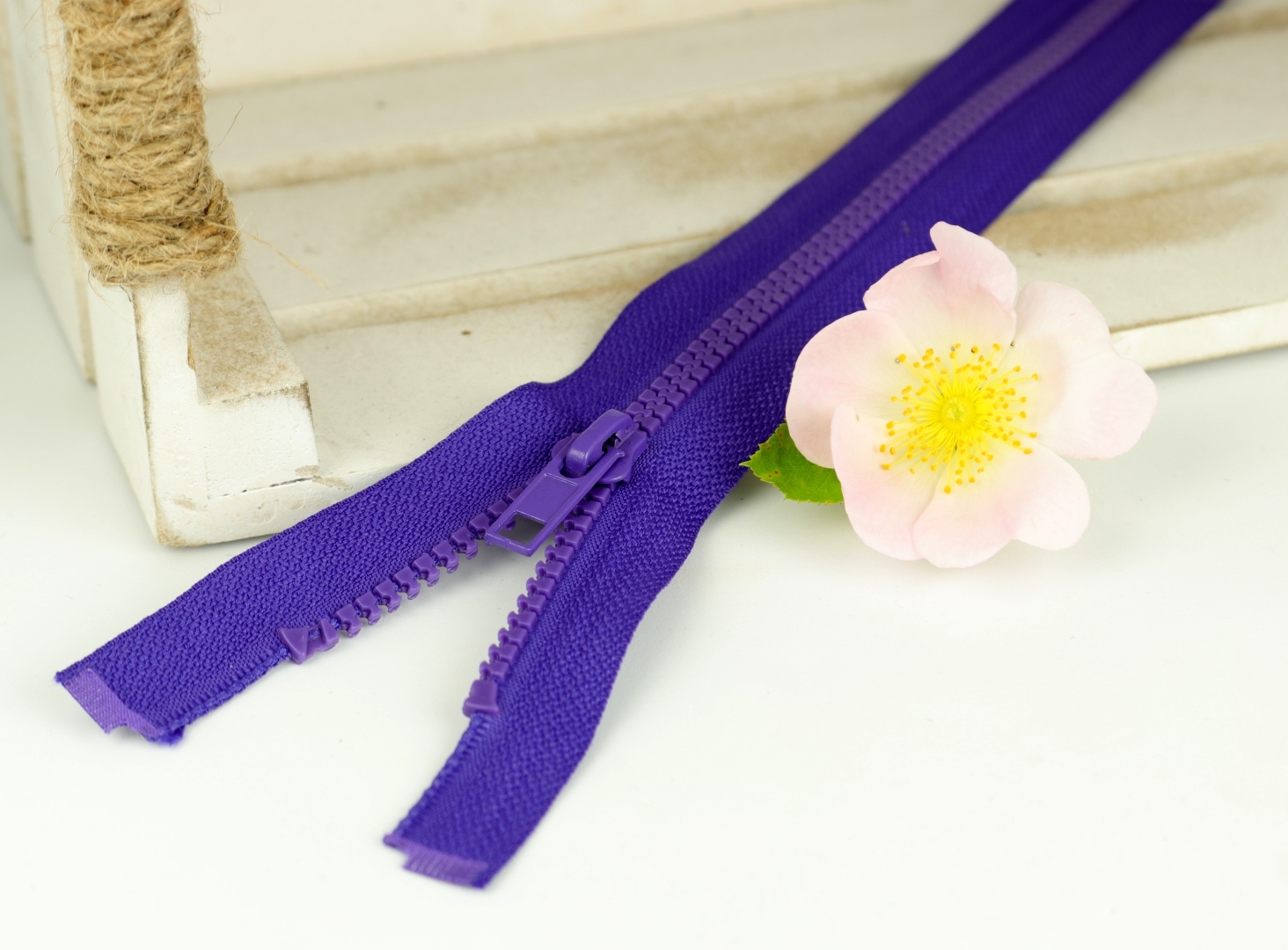 Reißverschluss Plastik teilbar 35cm  Violett
