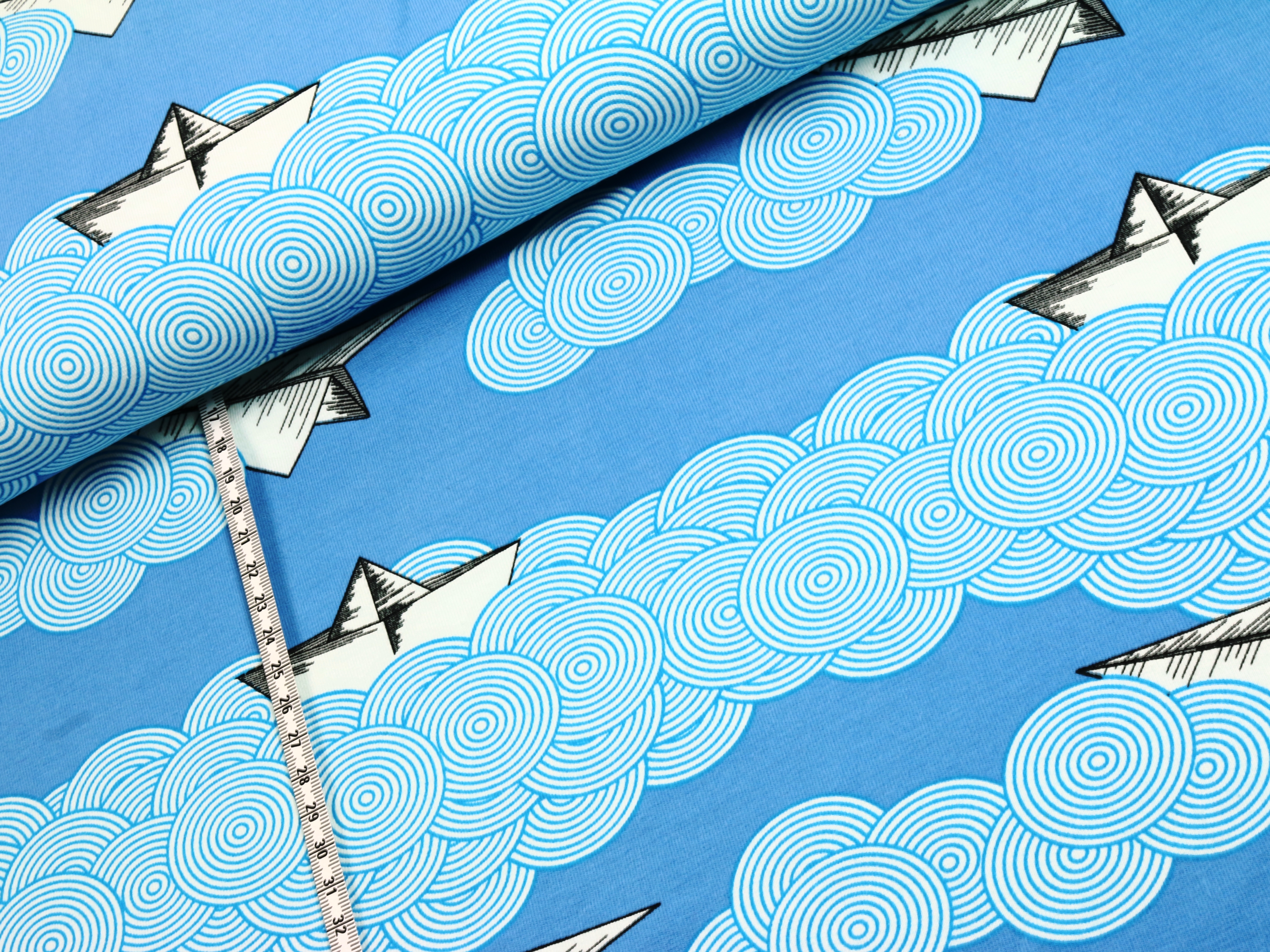 Bio Jersey Lillestoff Papierflieger und Papierschiffe auf Blau