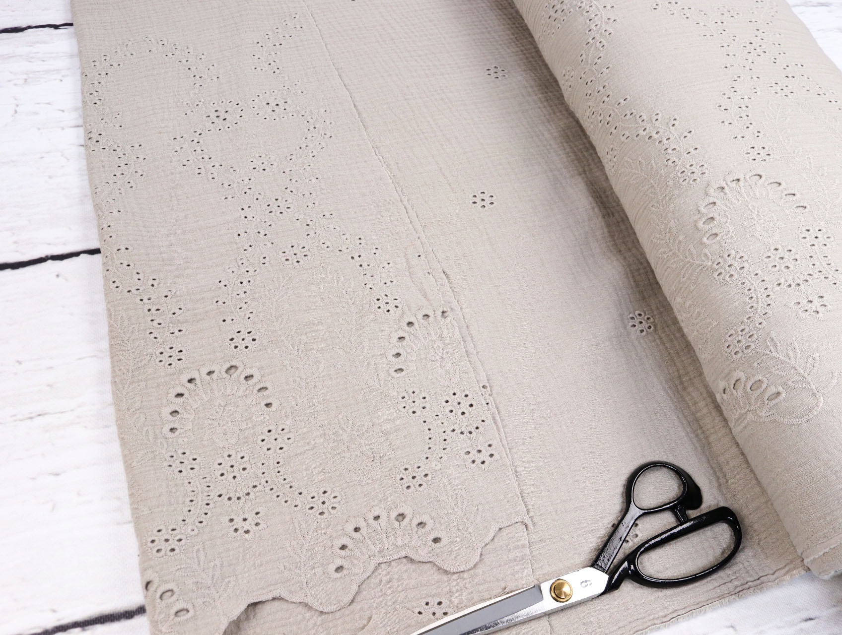 MUSSELIN Double Gauze * Tessa Embroidery * Stickerei mit Bogenkante SAND BEIGE