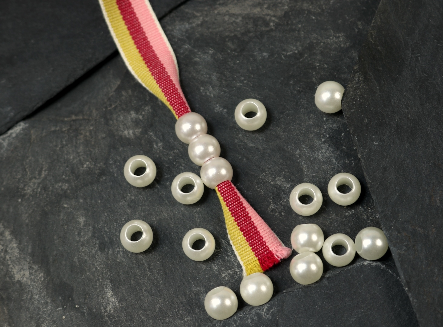 Kordelenden Perlen 10mm mit 5mm Durchzug 20Stk/Pck  Off WHITE perlmutt