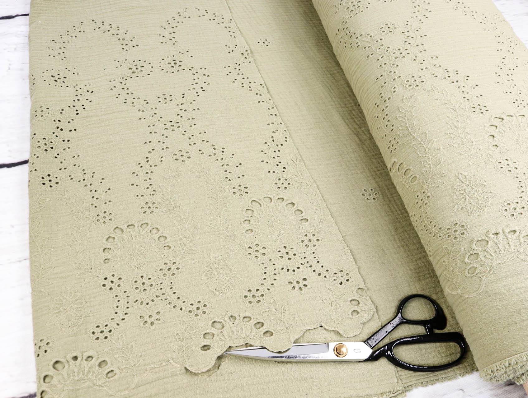 MUSSELIN Double Gauze * Tessa Embroidery * Stickerei mit Bogenkante SEEGRÜN